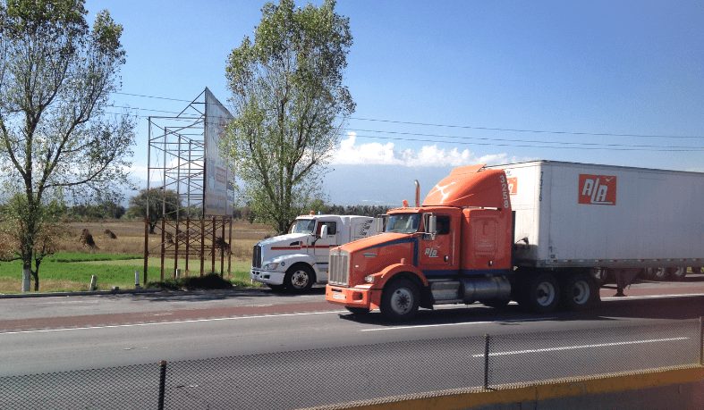 Incrementan cruces de transporte en Puente Fronterizo Colombia