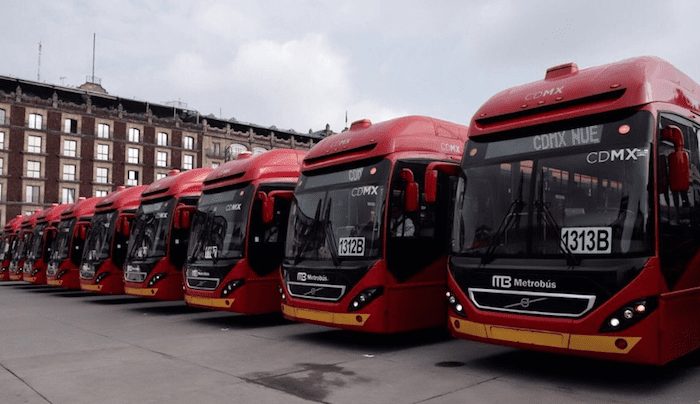 Celebra Metrobús 13 años con unidades nuevas
