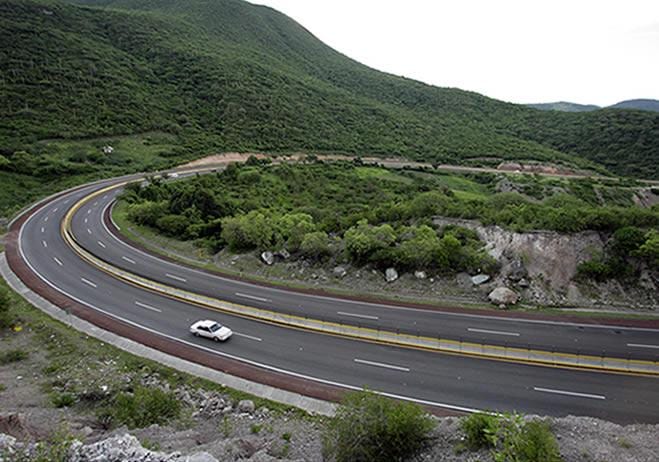 Modernización y reconstrucción de caminos de Guerrero