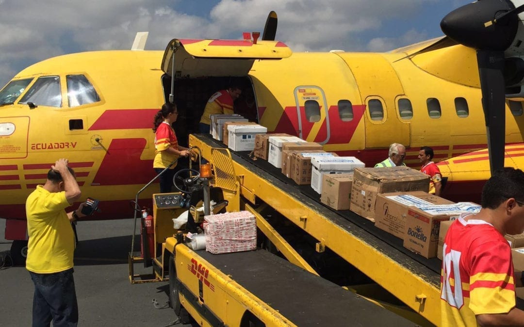 Traslada DHL ayuda a Ecuador