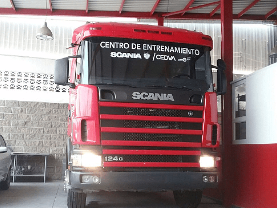 Dona Scania un camión R124 a CEDVA