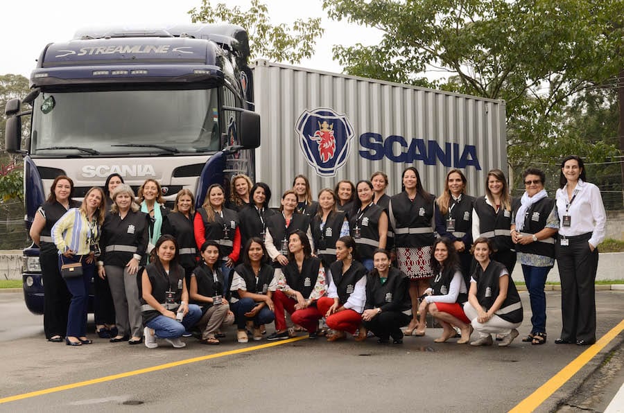 Fomenta Scania participación de mujeres en el transporte