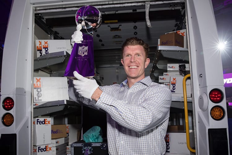 Misión cumplida: FedEx entrega el trofeo Vince Lombardi