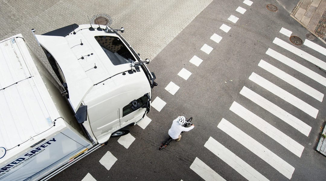 Fomenta Volvo colaboración por la seguridad vial