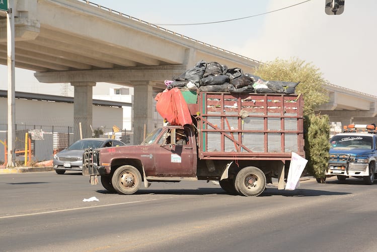 Urge regular emisión de contaminantes de vehículos de carga-Magazzine del Transporte