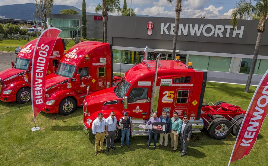 Celebra Auto Express Toscano su 25 aniversario con Kenworth