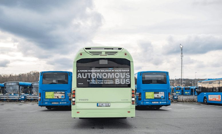 Volvo prueba autobús autónomo en estación de servicio