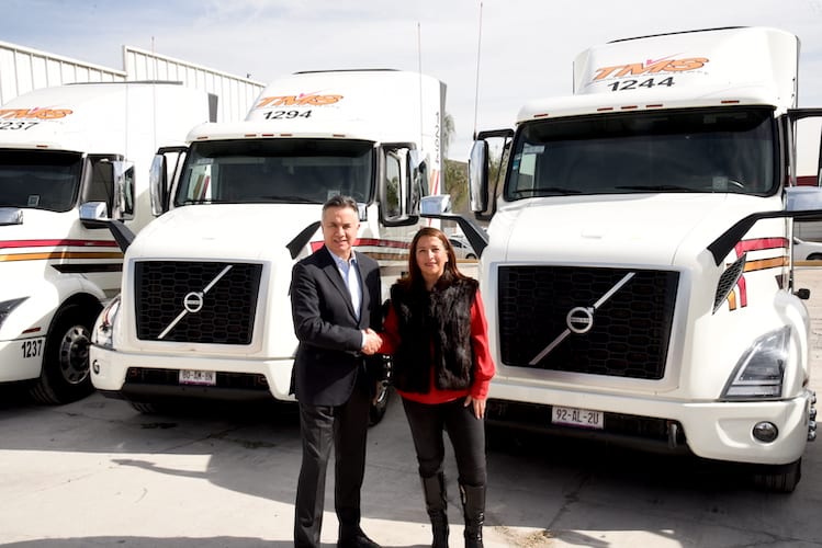 Presenta TMS flota de 76 camiones Volvo VNR