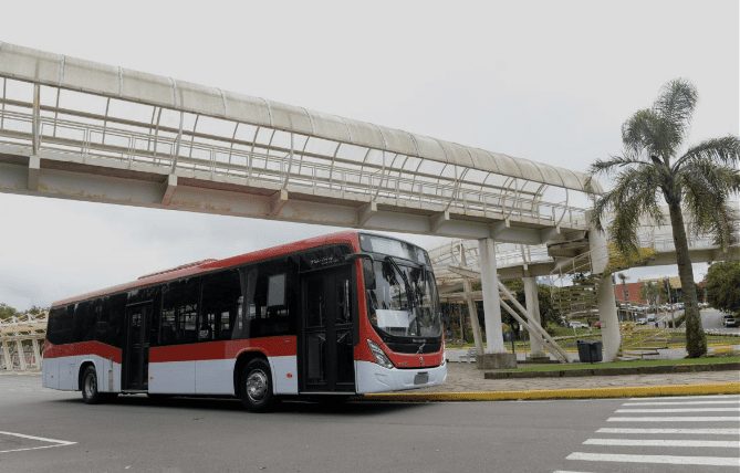 Entregará Volvo 120 autobuses a capital chilena