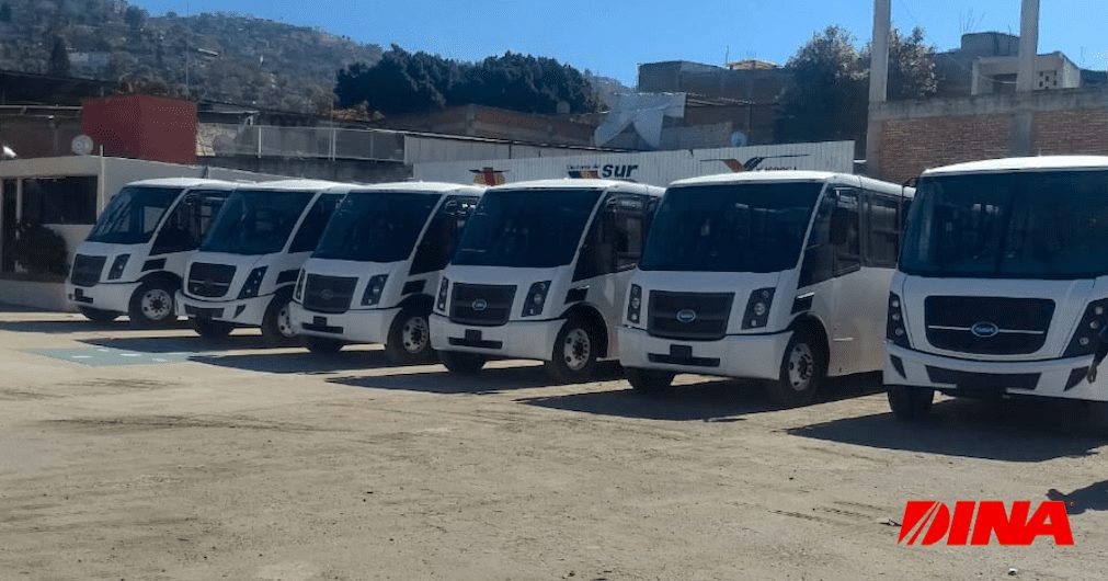 6 autobuses DINA Runner para Oaxaca