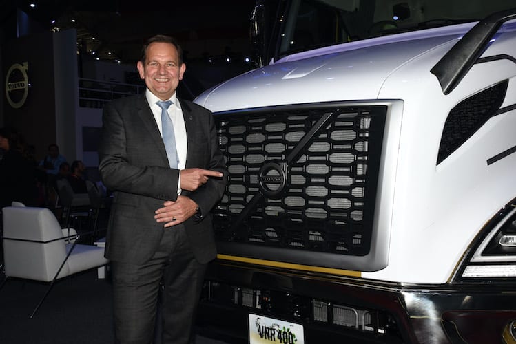 Reinicia Volvo Trucks producción en EU