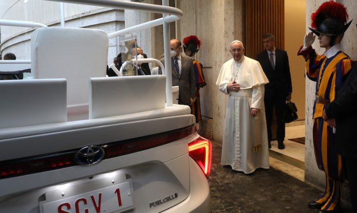 El nuevo Papamóvil es un Mirai de Toyota, impulsado por hidrógeno