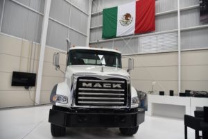 Interrumpe Volvo Trucks ventas en México2