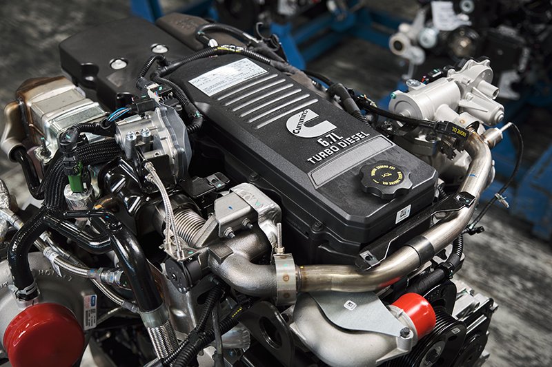 El legendario motor Cummins 6.7L Turbo Diesel de la RAM Heavy Duty ahora ofrece el mejor torque de su clase y 420 caballos de fuerza.