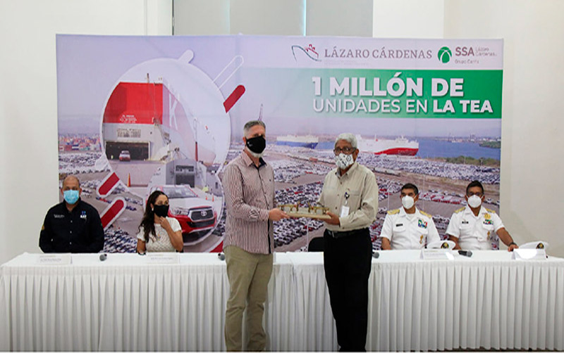 TEA de Lázaro Cárdenas recibe vehículo un millón