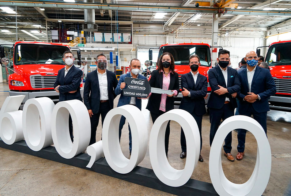 Celebran unidad 600 mil de Daimler Planta Santiago