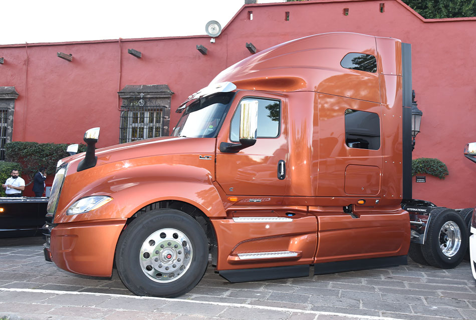 Contribuyen camiones International a seguridad vial