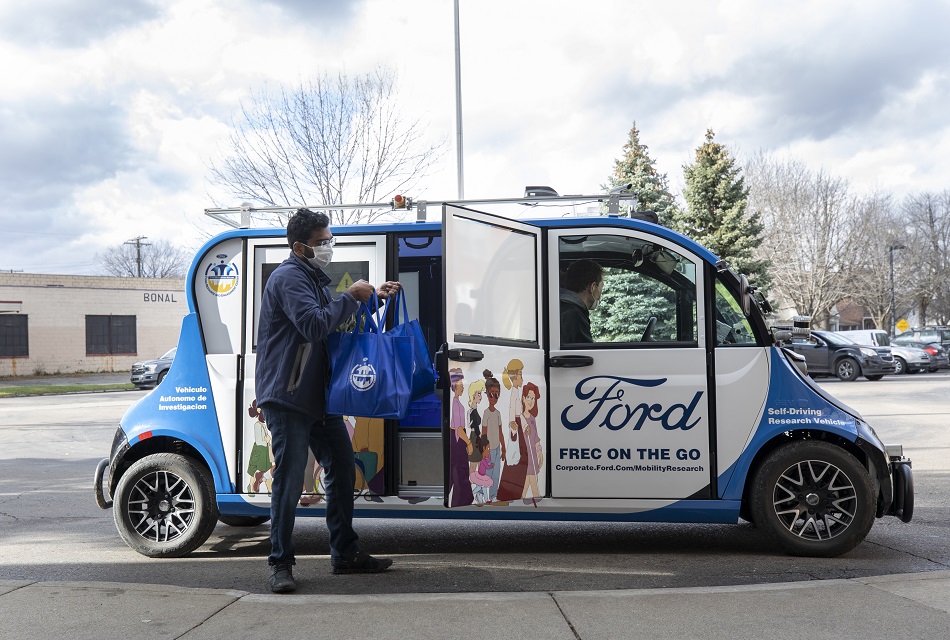 Ford utiliza vehículos autónomos para entrega de alimentos
