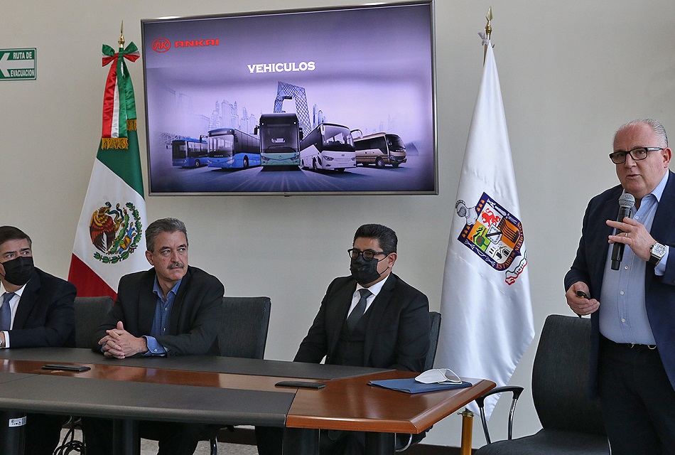 Presentan en Nuevo León los nuevos autobuses para transporte público