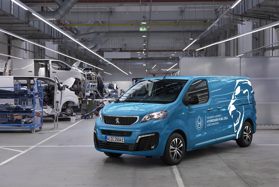 Sale de la línea de producción el primer Peugeot e-Expert Hydrogen