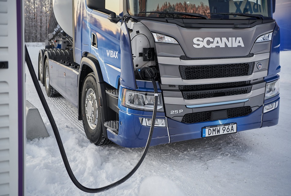 Scania-entrega-un-camion-electrico-de-64-toneladas-a-Wibax