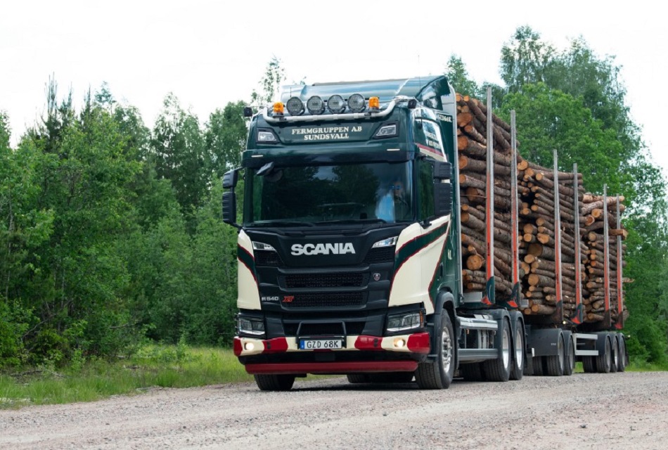 Prueba-de-campo-del-nuevo-Scania-560-R-XT