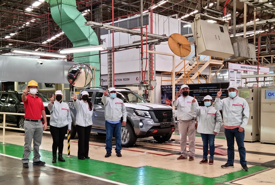 Nissan-entrega-unidades-Frontier-en-su-planta-de-Morelos