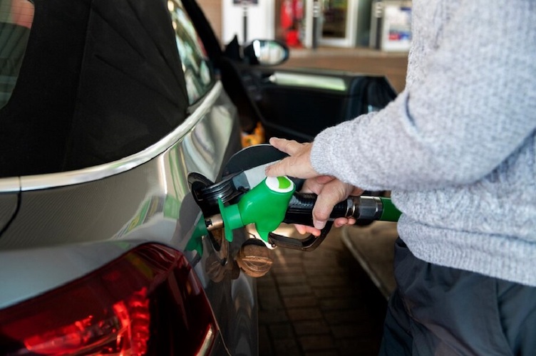 Precio de combustibles ¿Cuánto cuesta contenerlos?