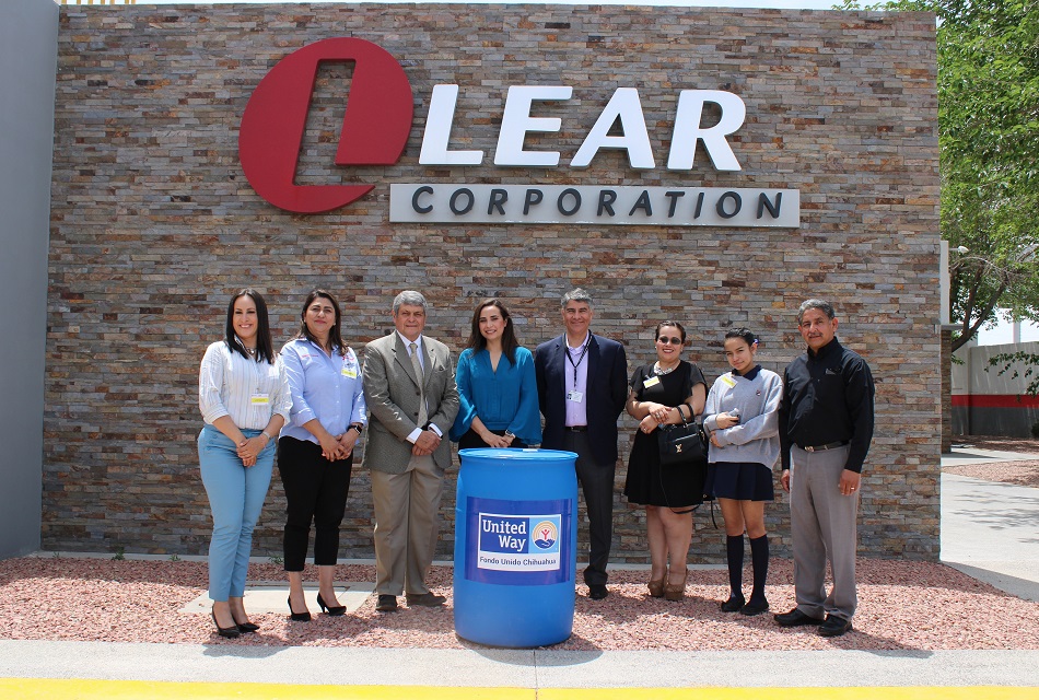 Lear dona sanitizante para estudiantes de Ciudad Juárez