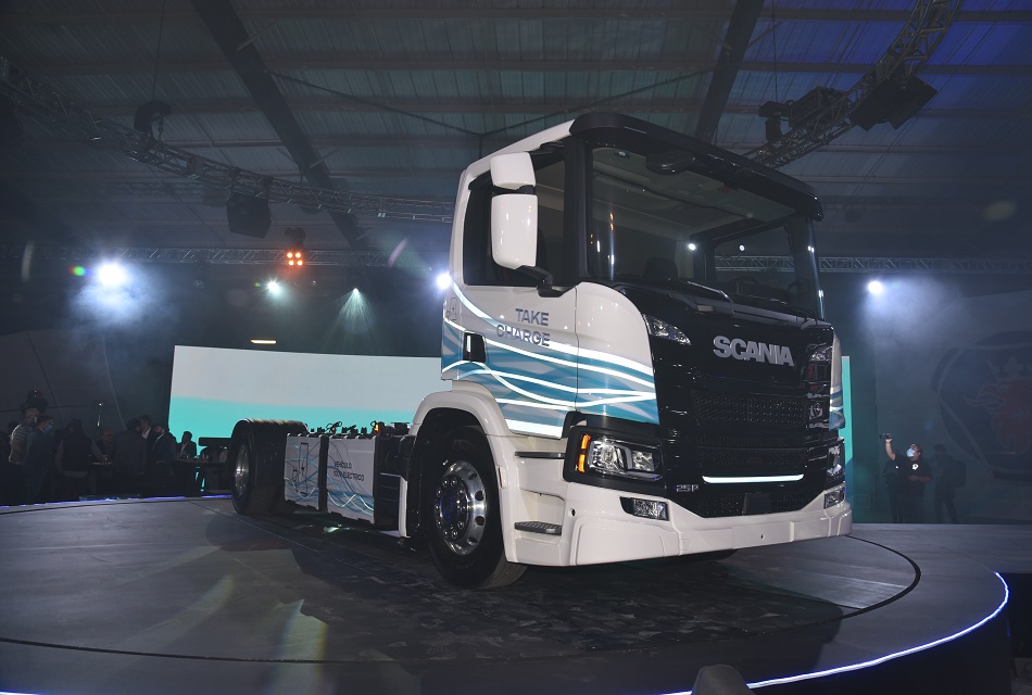 Sector-transportista-se-congratula-por-el-camion-electrico-de-Scania