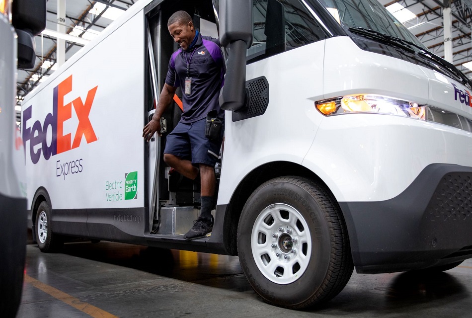 BrightDrop-entrega-las-primeras-150-camionetas-electricas-a-FedEx