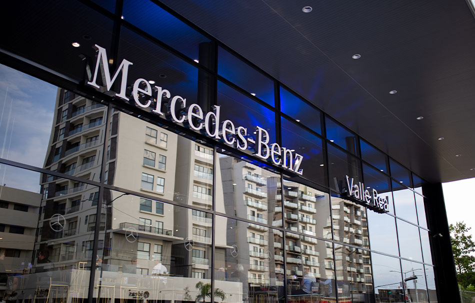 Primera sucursal con renovada imagen de Mercedes-Benz 