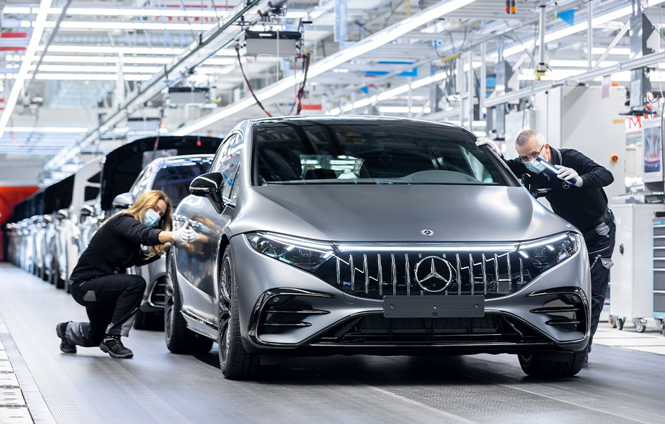 Alinea Mercedes-Benz red de producción global para VE 