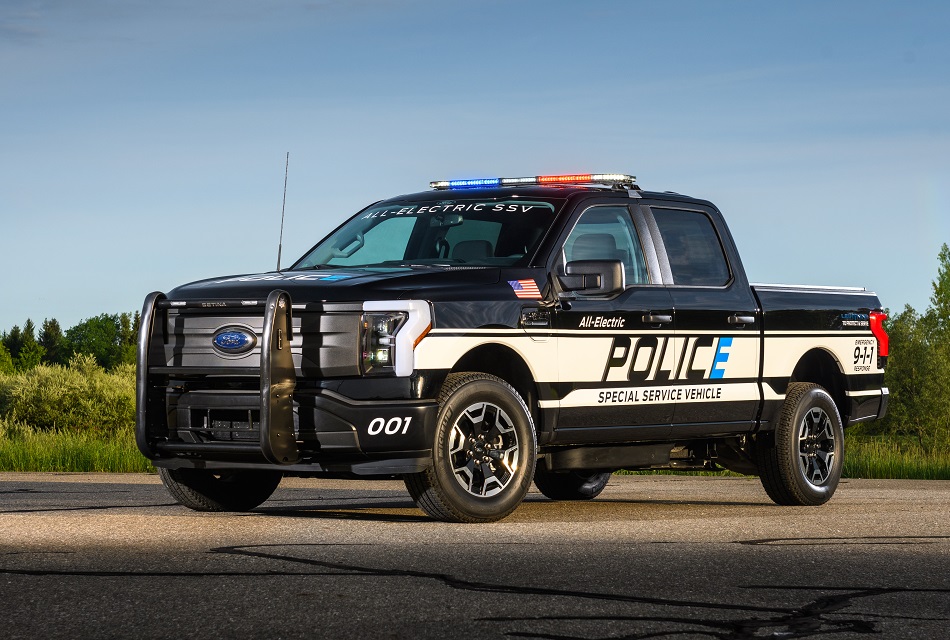 Ford-lanza-la-primera-pickup-electrica-para-policias