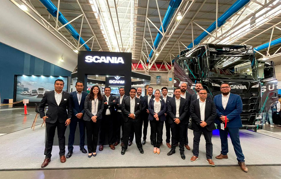 Exhibe Scania sus vehículos en Foro Logístico de Transporte