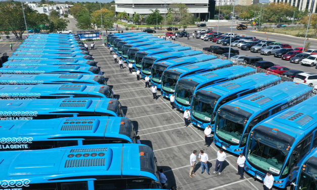 Inicia entrega de 200 autobuses Mercedes-Benz a Va y Ven