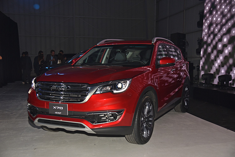 Lanza Jetour la SUV X70; la comercializarán 16 Grupos Automotrices