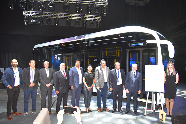 Celebra Volvo Buses México 25 años y lanza el eléctrico Luminus