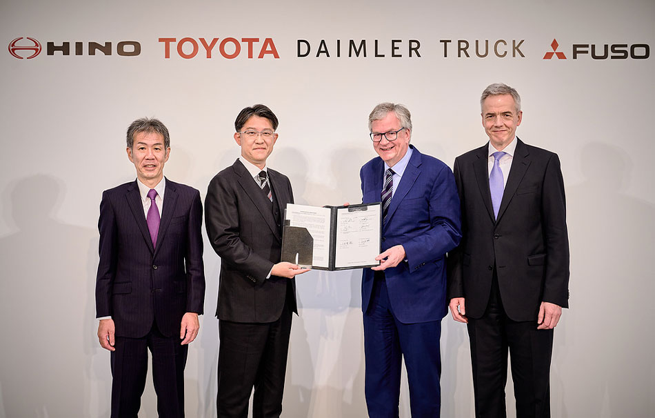 Daimler y Toyota Motor buscan fusión de Mitsubishi Fuso y Hino Motors