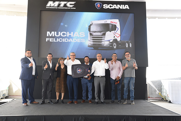 Entrega Scania 55 camiones a Movimientos Terrestres de Carga
