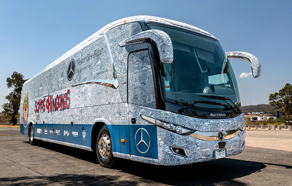 Mercedes-Benz transporta a las jugadoras de las Chivas