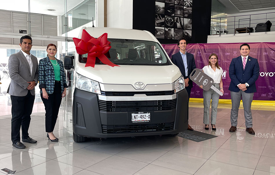 CRIT Edomex recibe en donación un Hiace de Toyota