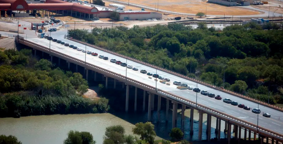 Firma NL concesión del puente vehicular Colombia-Laredo