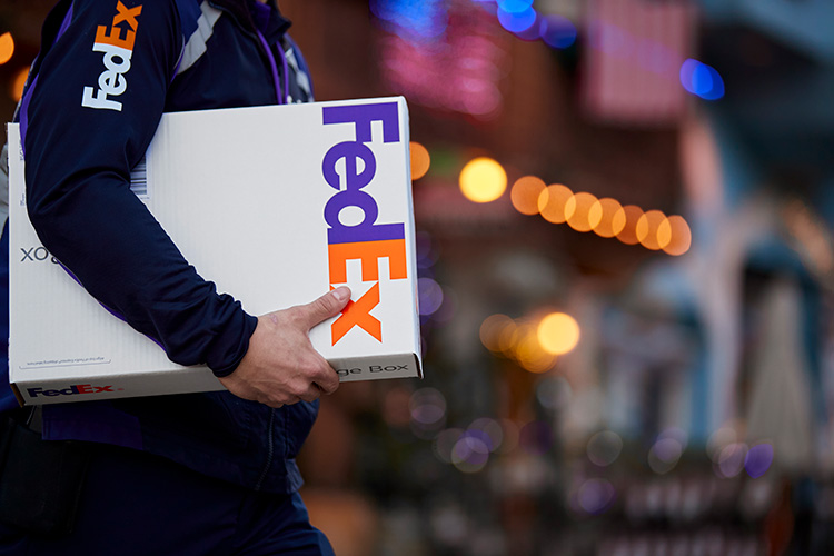 Se prepara FedEx Express para la temporada alta de envíos
