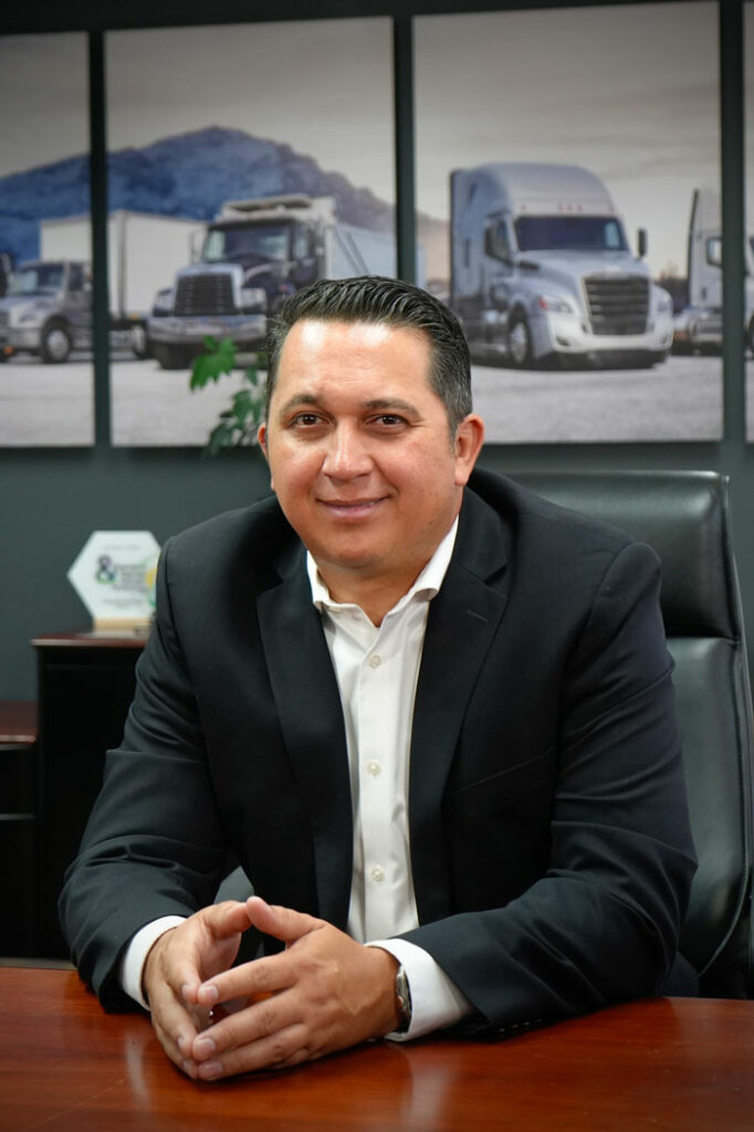 Liderazgo estrategico en Daimler Planta Santiago con Jorge Verastegui- magazzine del transporte